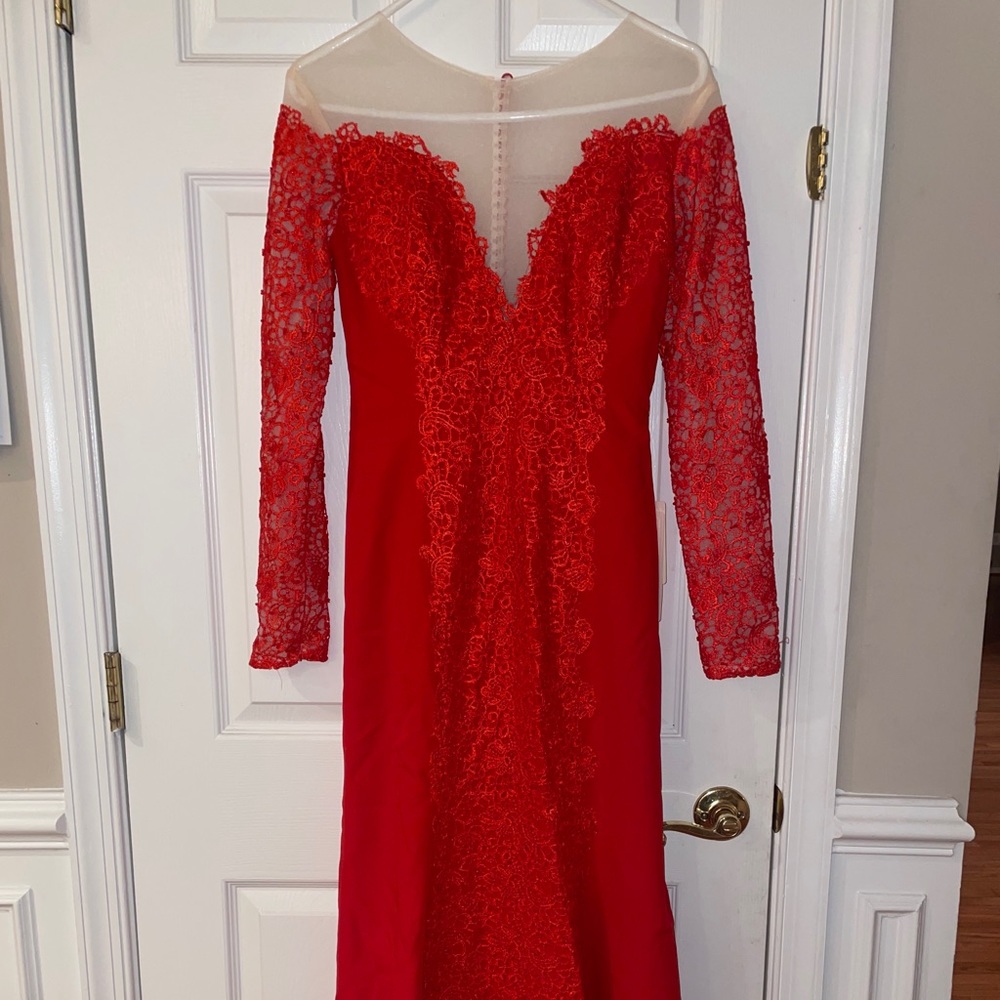 Bright Red beaded lace long sleeve Mingda Dress! (Size 00) long prom dress. NEW!